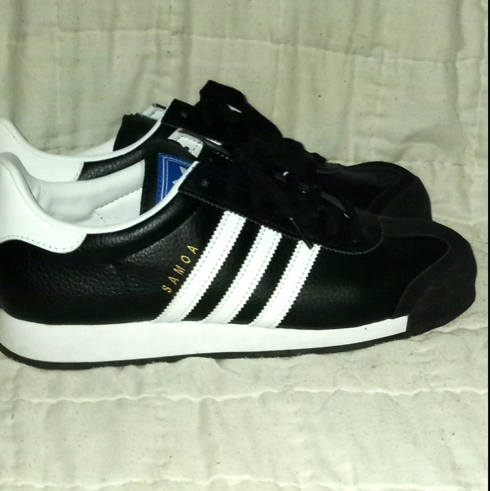 Adidas Simon's black and white sz 9